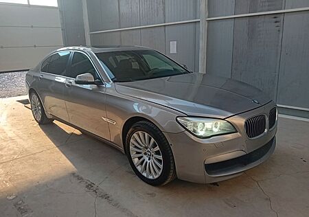 BMW 740Li -