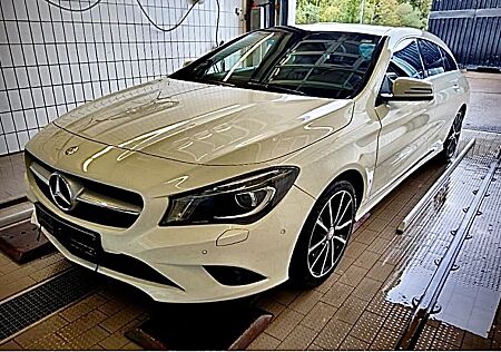 Mercedes-Benz CLA 200 Urban Shooting Brake TOP Zustand