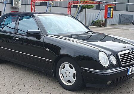 Mercedes-Benz E 240 Avantgarde Automatik Xenon Scheckheft