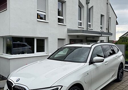 BMW 330e xDrive Touring M Sport A. M Sport