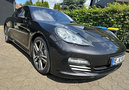 Porsche Panamera 4S S