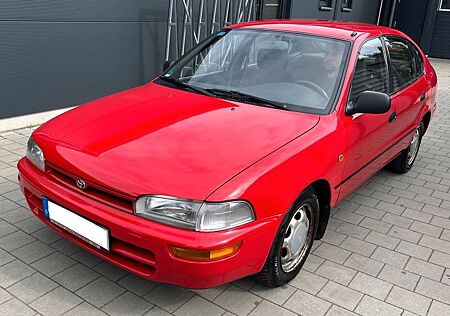 Toyota Corolla E10 Liftback mit Ersatzteilen