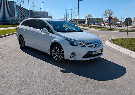 Toyota Avensis Kombi 2.2 D-4D Automatik AHK Navi 8fach