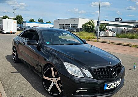 Mercedes-Benz E 350 Coupé CGI BlueEFFICIENCY ELEGANC...