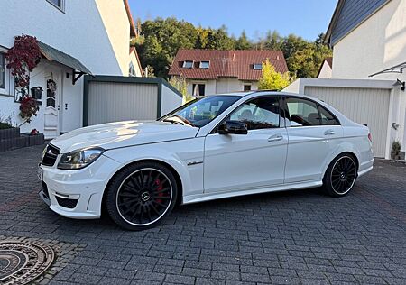 Mercedes-Benz C 63 AMG PERFORMANCE PACKAGE W204 TÜV 03/27