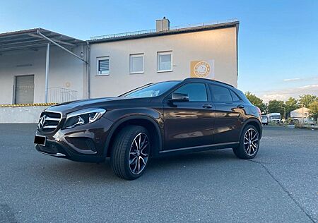 Mercedes-Benz GLA 250 4MATIC AUTOMATIC Festpreis