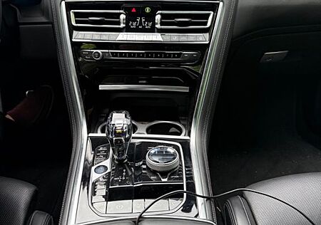 BMW M850i xDrive Cabrio -ALL BLACK
