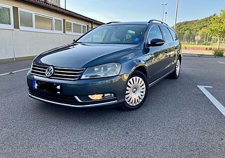 VW Passat Variant Volkswagen Aus 2. Hand- TÜV NEU- Klima- Navi- Anhängerkupp.