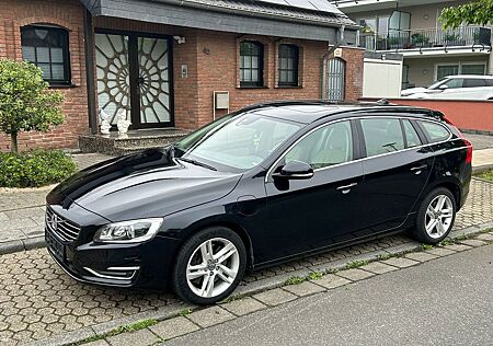 Volvo V60 D6 TWIN ENGINE Hybrid Allrad NAVI Leder Xen.