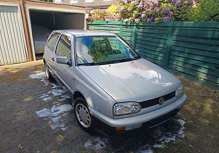 VW Golf Volkswagen 1.8 Avenue Klima Auto Avenue