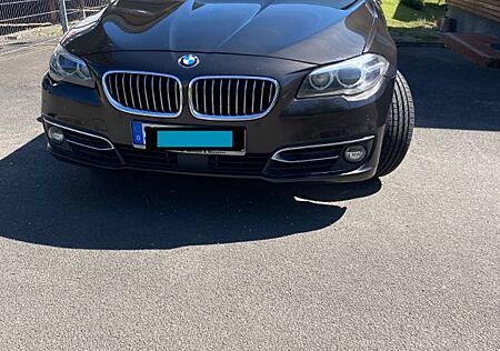 BMW 530d xDrive Touring A Luxury Line Nach Facelift
