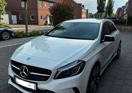 Mercedes-Benz A 200 Urban LED NAV PARK ASSIST RFK