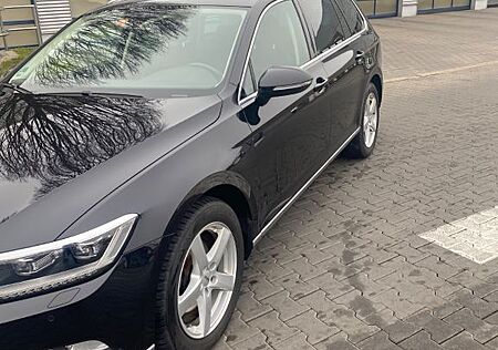 VW Passat Variant Volkswagen 2.0 TDI SCR DSG Highline Vari...