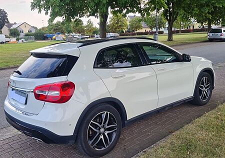 Mercedes-Benz GLA 200 -