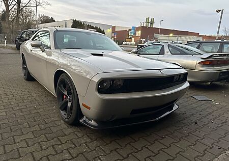 Dodge Challenger 6.1 SRT8 Hemi