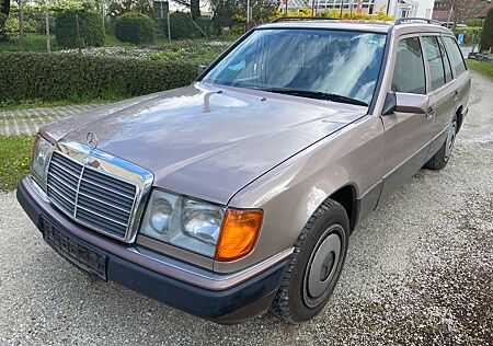Mercedes-Benz 220