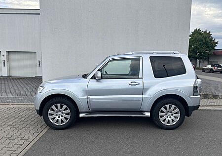 Mitsubishi Pajero 3,2 DI-D Instyle Automatik
