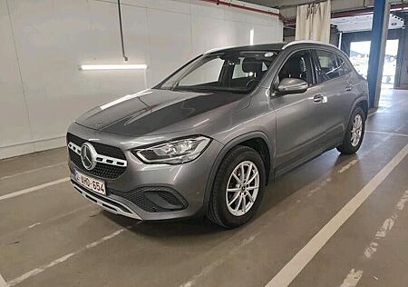 Mercedes-Benz GLA 180 d DCT*VirtCock*SHZ*Matrix*Netto-15800€