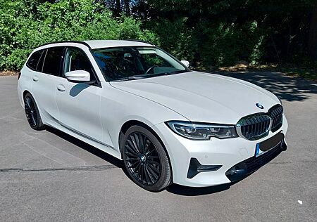BMW 320i Touring Sport Line Aut. AHK PDC Navi