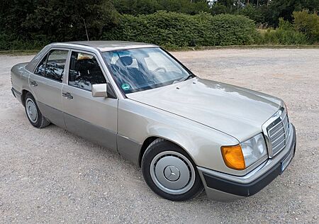 Mercedes-Benz 230 W124 Autom. / kein Rost / TÜV neu / LBH-K