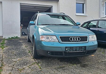 Audi A6 2.4 quattro Avant -