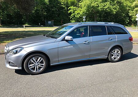 Mercedes-Benz E 220 BlueTEC BE T Edition AVANTG. Auto. Edi...