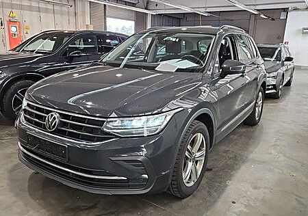 VW Tiguan Volkswagen Life 4Motion