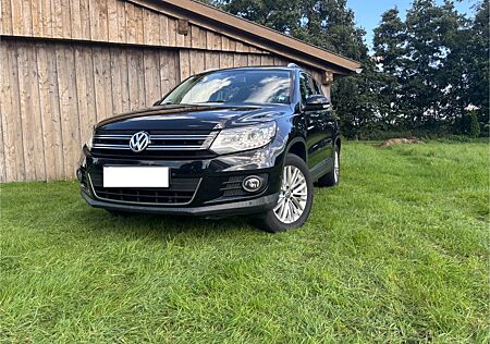 VW Tiguan Volkswagen 2.0 TDI DSG 4MOT BMo T CUP Sport & St...