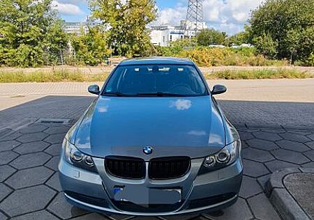 BMW 318i -