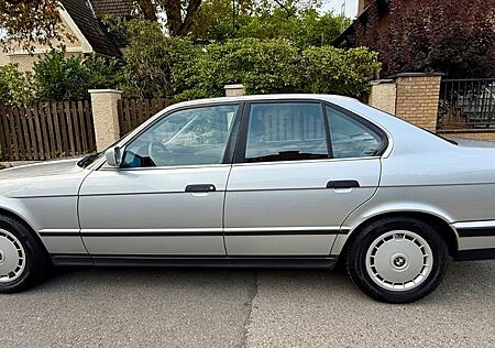 BMW 525i Oldtimer von 1990 mit nur 113.212 km