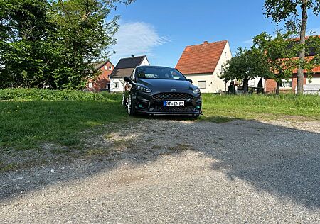 Ford Fiesta 1,5 EcoBoost ST mit Leder-Exklusiv-Pa...