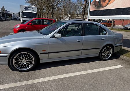 BMW 523i A -