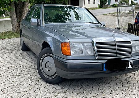 Mercedes-Benz 300 300D - Klima - Automatik - AHK - Sammlerauto