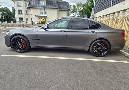 BMW 750d xDrive - M - VOLLE Ausstattung 8x bereift