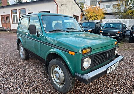 Lada Niva Only*AHK*4x4*CD-Radio*Tüv Neu*