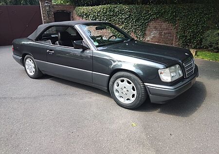 Mercedes-Benz E 220 W124 E Klasse Cabrio Oldtimer Leder