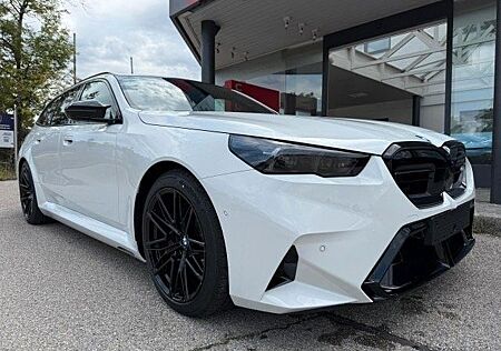 BMW M5 Touring/WHITE-RED/AHK/Pano/B&W/M-Drivers/Full
