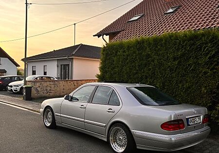 Mercedes-Benz E 320 AVANTGARDE Avantgarde