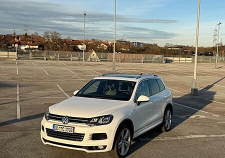 VW Touareg Volkswagen 3.0 V6 TDI R-Line