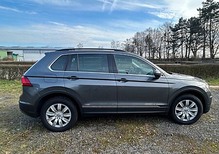 VW Tiguan Volkswagen 2.0 TDI SCR DSG 4MOTION Comfortline C...
