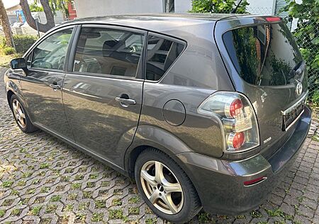 Toyota Corolla Verso 2.2-l-D-CAT Executive*Tüv*8-Fach*