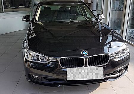 BMW 320i -