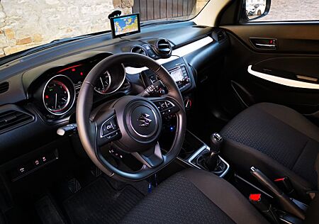 Suzuki Swift 1.2 DUALJET HYBRID Club ACC LED BLUET KLIM