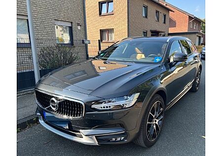 Volvo V90 D4 AWD Cross Country Pro Panoramadach