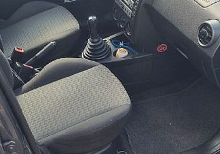 Ford Fusion 1,4 16V + +