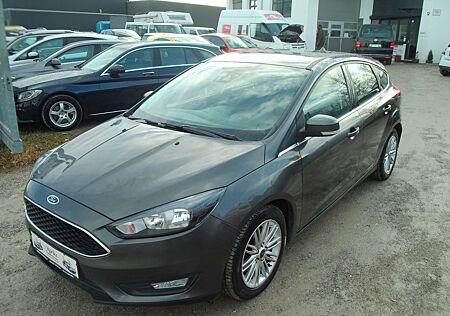 Ford Focus Lim*5.Türen*1.Hd*Navi*PDC*6.Gang*TOP**