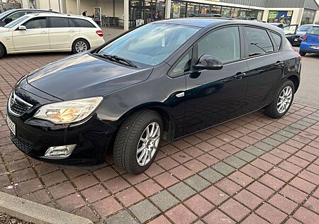 Opel Astra Design Ed. / Navi/ Rückfahrkamera/ TüV neu