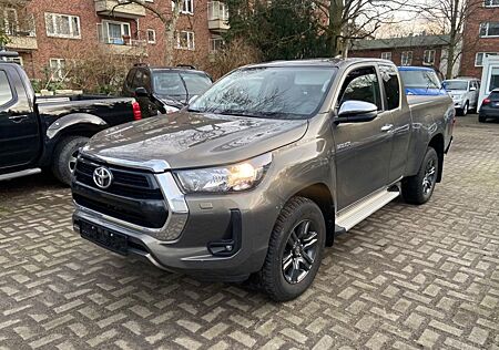 Toyota Hilux 2.4 D Autm.1,5-ExtraCab 4x4 Klima Navi AHK