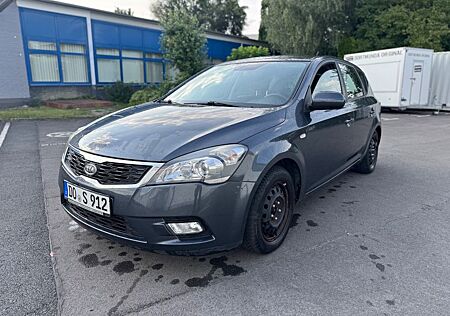 Kia Cee'd Ceed 1,4 Lim.Benziner *Schalter*TÜV/AU 2027