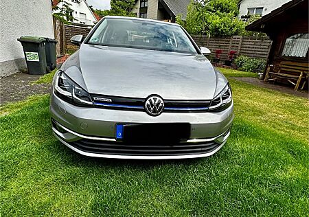 VW Golf Volkswagen 1.5 TSI ACT 96kW DSG Highline BlueMotio...